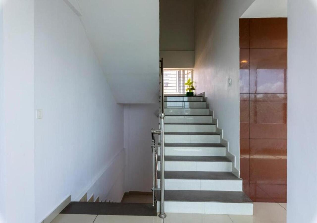 Airport Avenue Plaza Hotel Nedumbassery Exterior photo