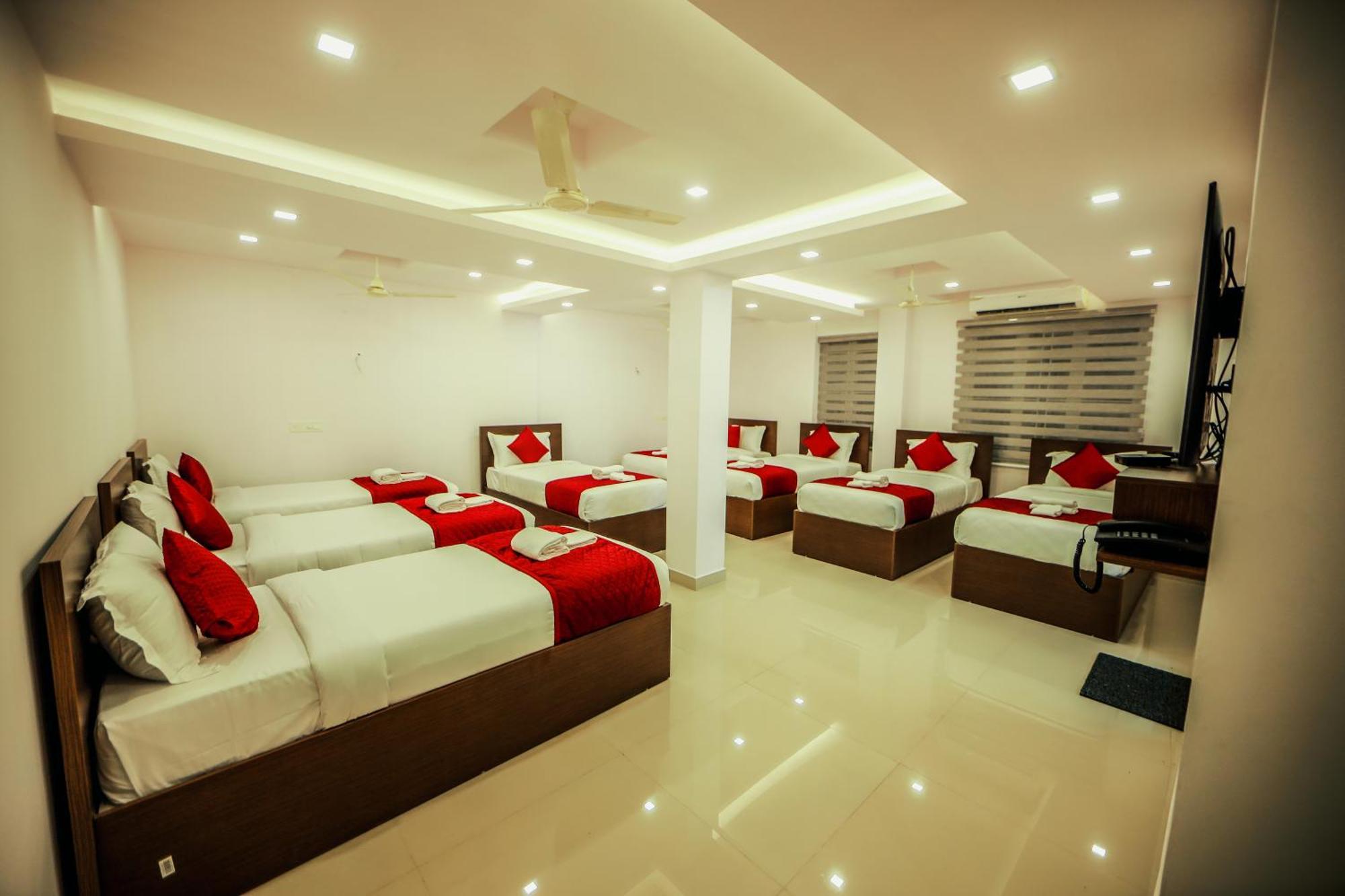 Airport Avenue Plaza Hotel Nedumbassery Exterior photo