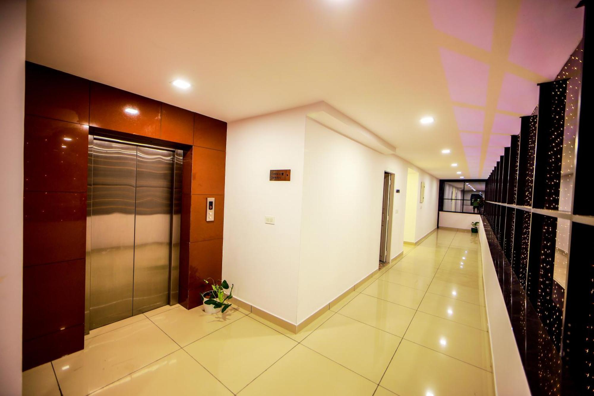 Airport Avenue Plaza Hotel Nedumbassery Exterior photo