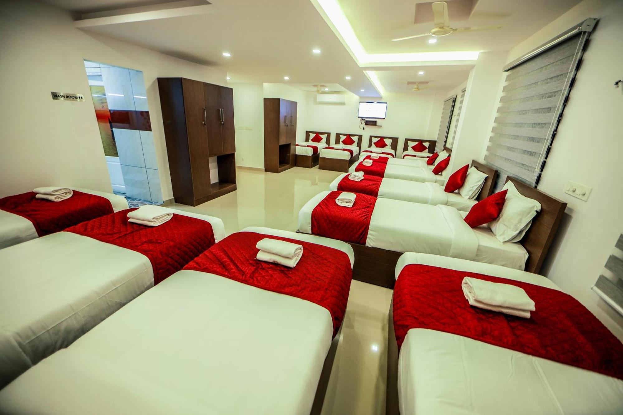 Airport Avenue Plaza Hotel Nedumbassery Exterior photo